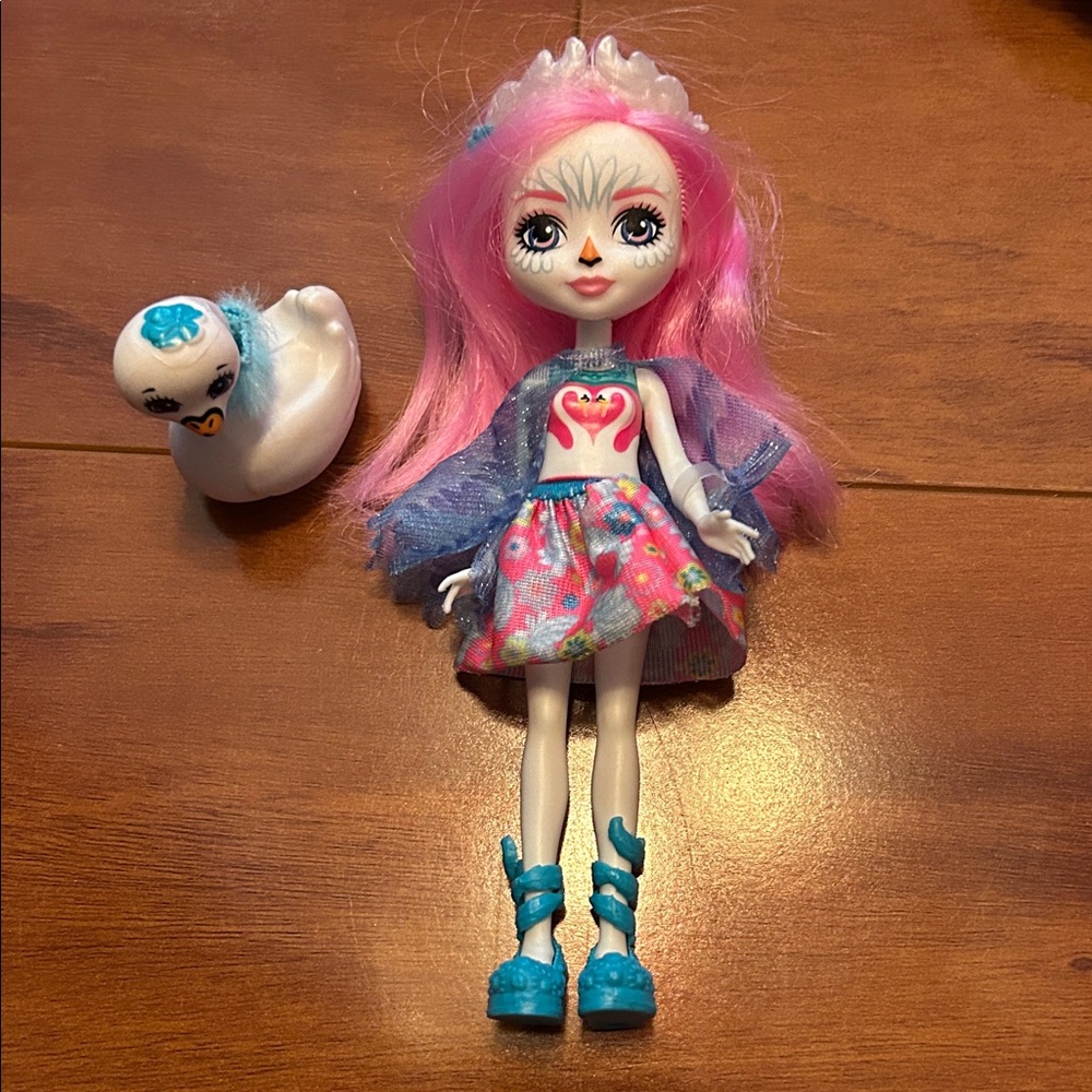 Enchantimals Saffi Swan Doll And Poise Figure